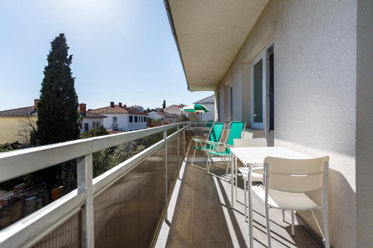 Golden Island Apartments Krk Town Bagian luar foto